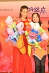 本總會首席執行官梁展雲小姐獲邀與著名歌影視紅星鍾嘉欣小姐擔任商場嘉賓(Jan2013)